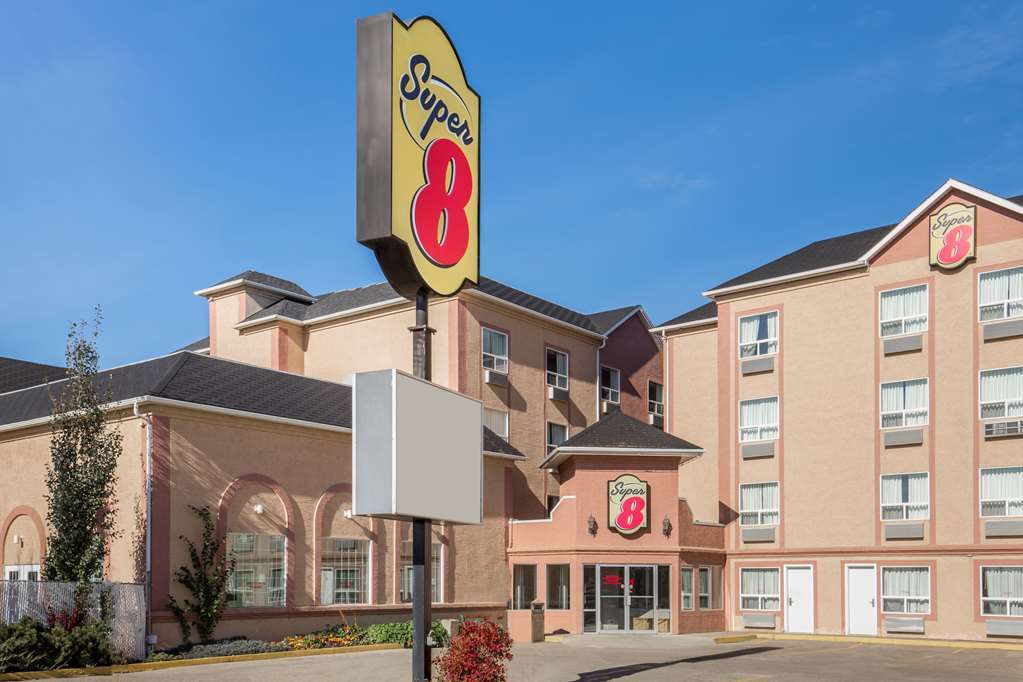 Super 8 By Wyndham Hotel