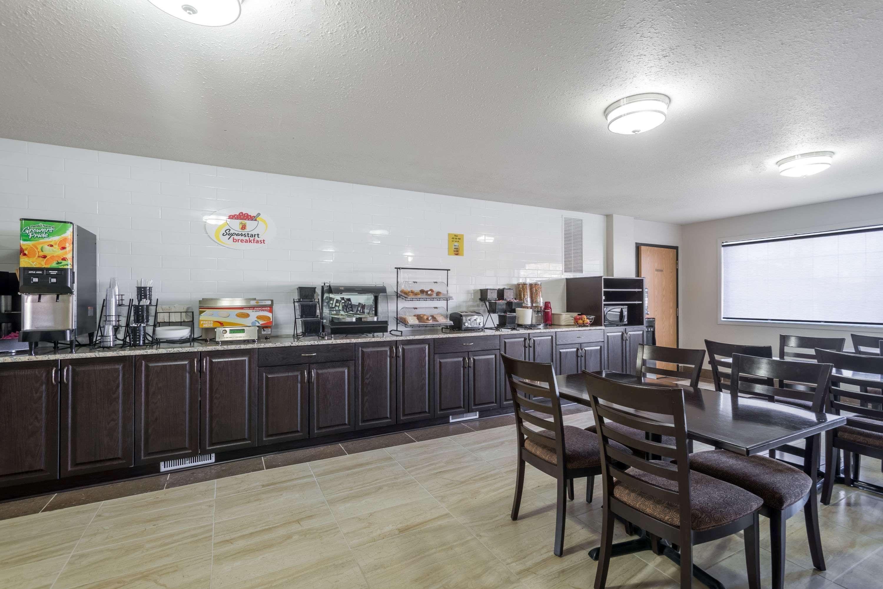 Super 8 By Wyndham Hotel 2*