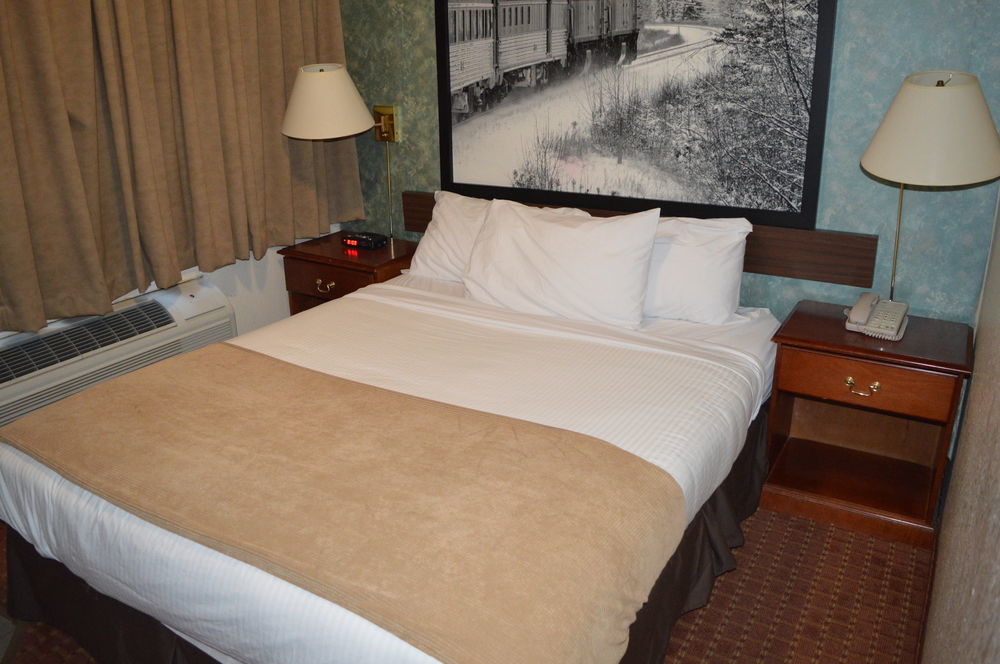 Super 8 By Wyndham Hotel