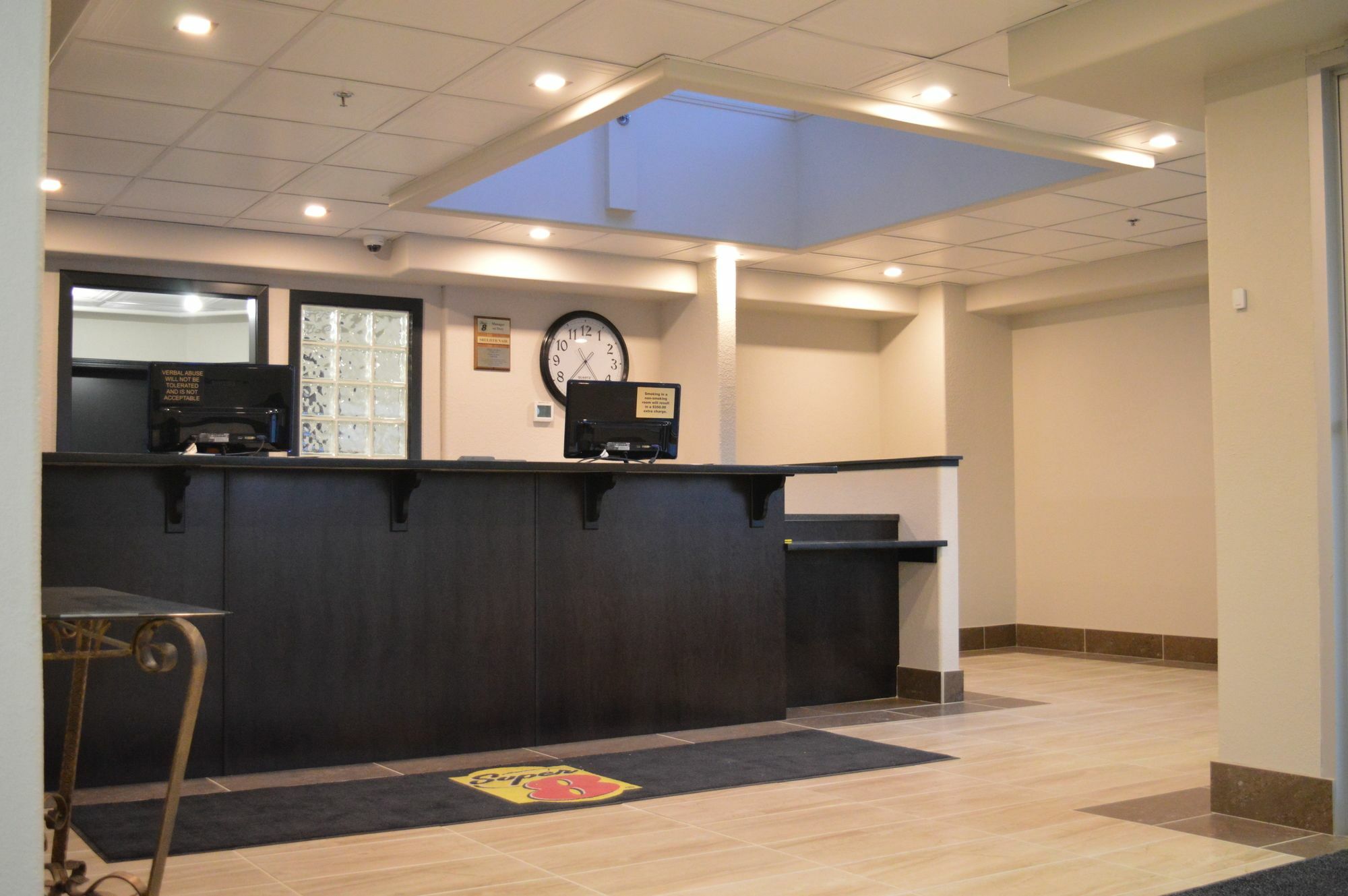 Super 8 By Wyndham Hotel 2*